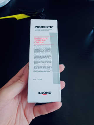 일동제약 퍼스트랩 프로바이오틱 래디언스 톤업크림 — 3점을 준 리뷰어가 2018년 9월 올린 사용 사진