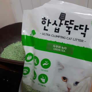 [펫토리아] BEST 고양이두부모래 6L 한삽뚝딱 — 3.5점을 준 리뷰어가 2019년 2월 올린 사용 사진