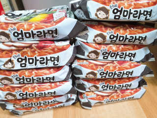 라면 그대로가 제일 맛있는 더엄마라면 — 5점을 준 리뷰어가 2019년 6월 올린 사용 사진
