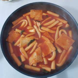 두번째 국떡 국가대표 떡볶이 1팩 + 영미칩 2봉 증정 — 5점을 준 리뷰어가 2019년 2월 올린 사용 사진
