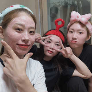 하프 문 아이즈 [하프문아이즈] 핑크 프루티X호지니 마스크팩 세트 — 5점을 준 리뷰어가 2019년 10월 올린 사용 사진