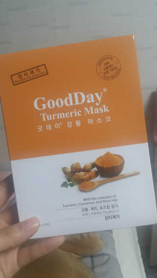 GoodDay Skincare GoodDay 강황 마스크 — 3점을 준 리뷰어가 2019년 5월 올린 사용 사진