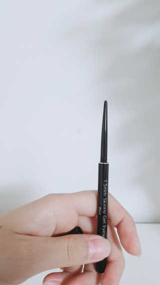 우드버리 1.5mm 스키니 젤 아이라이너 — 5점을 준 리뷰어가 2019년 5월 올린 사용 사진