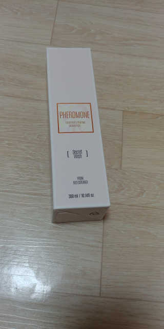레드컨테이너 페로몬향 퍼퓸 여성 샤워젤 2종 — 5점을 준 리뷰어가 2020년 2월 올린 사용 사진