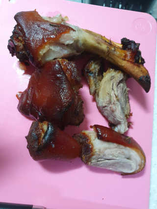 행복먹거리공작소 맥족. 맥주에 빠진 족발 550g + 마늘소스 70g — 5점을 준 리뷰어가 2020년 3월 올린 사용 사진