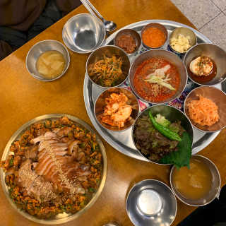 [동네맛집족발] 4개 족발 중 택1 — 5점을 준 리뷰어가 2019년 12월 올린 사용 사진