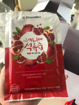 프롬바이오 오직 석류만 [그대로100 석류즙] 하루 1포로 건강하게 — 5점을 준 리뷰어가 2019년 10월 올린 사용 사진