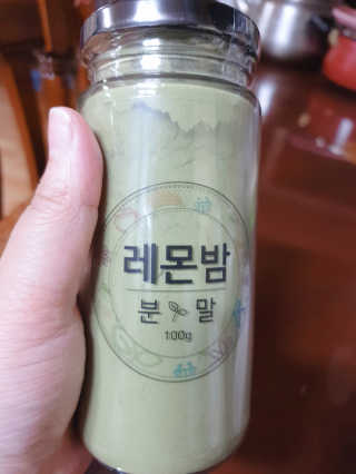 초능력 국내산 레몬밤 분말 — 5점을 준 리뷰어가 2019년 9월 올린 사용 사진