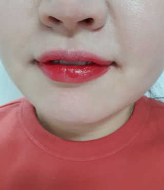 릴리바이레드 쥬시라이어 워터틴트 02 체리 크러쉬인 척 — 4점을 준 리뷰어가 2020년 3월 올린 사용 사진