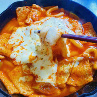 [홍코너떡볶이]옛날떡볶이 인기맛 4팩세트 — 5점을 준 리뷰어가 2019년 12월 올린 사용 사진