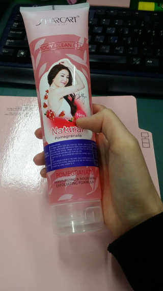 줌마들도 인정한 샤카트 페이스앤바디 필링젤 310ml — 3.67점을 준 리뷰어가 2018년 5월 올린 사용 사진