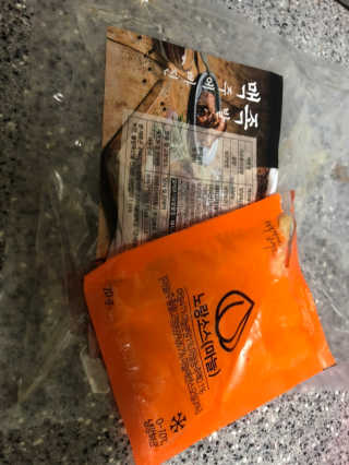 행복먹거리공작소 맥족. 맥주에 빠진 족발 550g + 마늘소스 70g — 5점을 준 리뷰어가 2020년 2월 올린 사용 사진