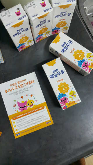 매일우유 멸균 매일우유 저지방 2프로 멸균 핑크퐁 에디션 6입 — 4.83점을 준 리뷰어가 2018년 1월 올린 사용 사진