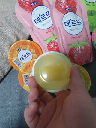 데르뜨 떠먹는 과일 3종, 짜먹는 과일 2종 총 10개 체험 — 4점을 준 리뷰어가 2020년 3월 올린 사용 사진