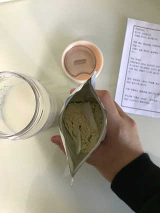 몬스터그린스무디 +전용보틀 — 5점을 준 리뷰어가 2017년 10월 올린 사용 사진