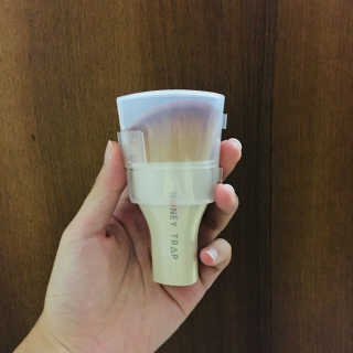 Honey Trap 멀티앵글드파운데이션 브러쉬+매직 퍼프,브러쉬클렌저 — 4.5점을 준 리뷰어가 2017년 10월 올린 사용 사진