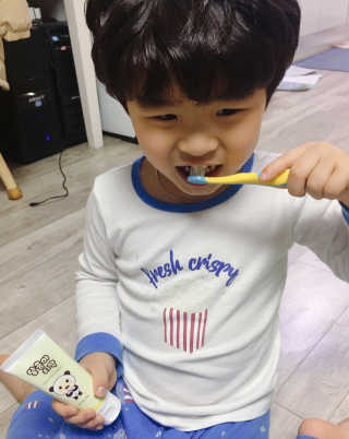 달곰이 어린이 치약+어린이 칫솔 SET — 4.17점을 준 리뷰어가 2018년 1월 올린 사용 사진