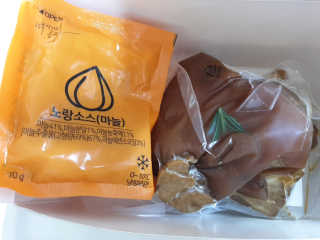 행복먹거리공작소 맥족. 맥주에 빠진 족발 550g + 마늘소스 70g — 4점을 준 리뷰어가 2020년 1월 올린 사용 사진