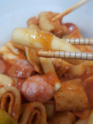 두번째 국떡 국가대표 떡볶이 1팩 + 영미칩 2봉 증정 — 5점을 준 리뷰어가 2019년 2월 올린 사용 사진
