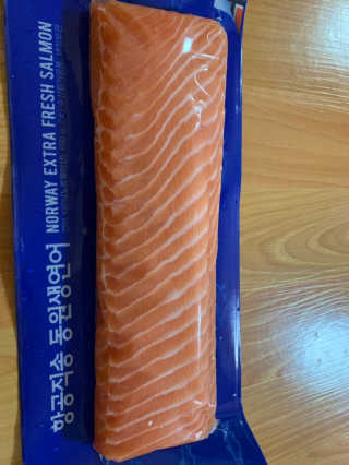 동원산업 항공직송 동원생연어 — 5점을 준 리뷰어가 2019년 7월 올린 사용 사진