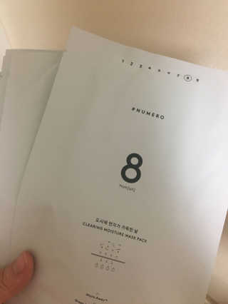 누메로 8 클리어링 모이스처 마스크팩 — 4.67점을 준 리뷰어가 2018년 2월 올린 사용 사진