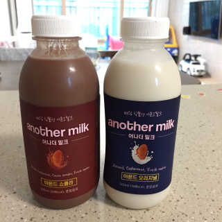 식사대용 아몬드밀크 어나더밀크 500ml X 2병 — 3.33점을 준 리뷰어가 2018년 8월 올린 사용 사진