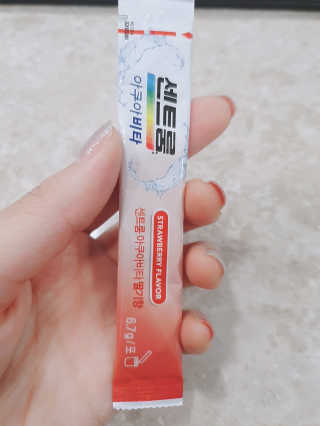 센트룸 아쿠아비타 레몬향, 딸기향 — 4점을 준 리뷰어가 2019년 7월 올린 사용 사진