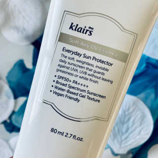 소프트 에어리 UV 에센스 SPF 50 PA ++++ — 5점을 준 리뷰어가 2019년 4월 올린 사용 사진