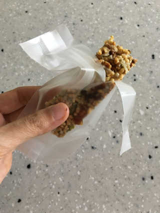 넛쯔공방 넛쯔 무설탕 수제견과류바 — 5점을 준 리뷰어가 2018년 9월 올린 사용 사진