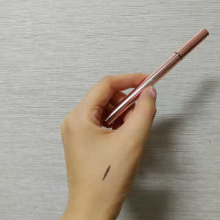 밀키드레스 바비메이크 펜 아이라이너 — 4점을 준 리뷰어가 2018년 8월 올린 사용 사진