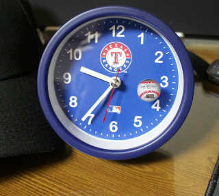 MLB WATCH n LEISURE MLB 아날로그 디자인 탁상시계 8종 — 5점을 준 리뷰어가 2019년 12월 올린 사용 사진