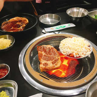 [두툼갈비] 두툼갈비 2인분 + 매콤치즈버섯 set — 4.83점을 준 리뷰어가 2018년 9월 올린 사용 사진