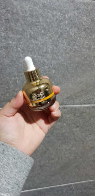 그리니프 얼티밋블레미쉬 솔루션 앰플 30ml — 4.67점을 준 리뷰어가 2019년 1월 올린 사용 사진