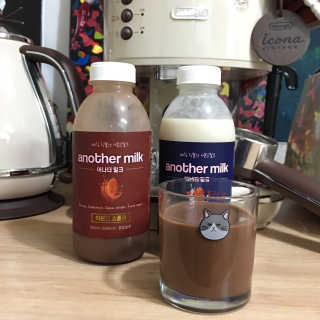 식사대용 아몬드밀크 어나더밀크 500ml X 2병 — 5점을 준 리뷰어가 2018년 9월 올린 사용 사진