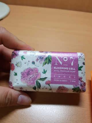 [설레임 코스메틱]블루밍셀 바이탈 프리미엄 솝 — 4.33점을 준 리뷰어가 2017년 6월 올린 사용 사진