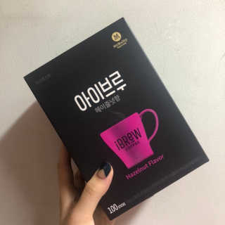 한국맥널티 아이브루 헤이즐넛향 100T — 5점을 준 리뷰어가 2019년 10월 올린 사용 사진