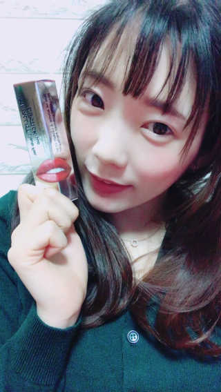 터치인솔 메탈리스트 리퀴드 포일 립스틱 5종 — 5점을 준 리뷰어가 2018년 3월 올린 사용 사진