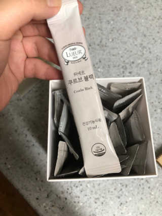 [하우투잇] 뤼에르 쿠르브 블랙 10ml x 30포 총 300ml — 5점을 준 리뷰어가 2020년 3월 올린 사용 사진