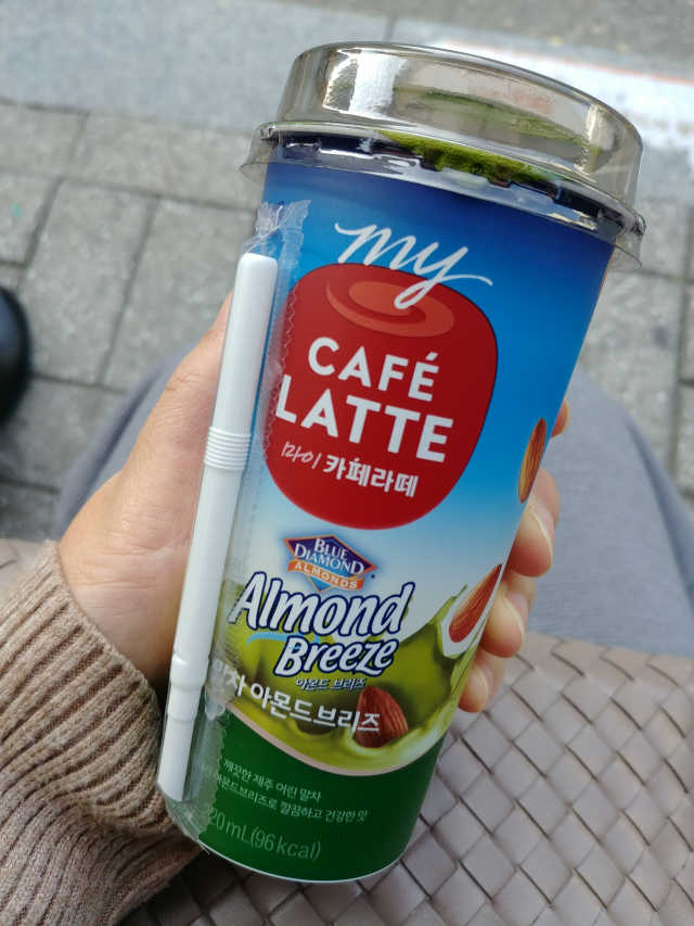 마이카페라떼 말차 아몬드브리즈 7개입 리뷰 사진