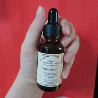[스킨큐어] 산다화 비타민C 화이트닝 에센스 30ml — 4점을 준 리뷰어가 2020년 3월 올린 사용 사진