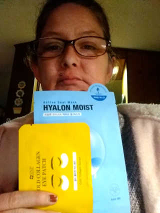 SNP Active Seal Hyalon Moist, 골드 콜라겐 눈 패치 — 5점을 준 리뷰어가 2019년 3월 올린 사용 사진