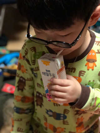 매일우유 멸균 매일우유 저지방 2프로 멸균 핑크퐁 에디션 6입 — 5점을 준 리뷰어가 2018년 1월 올린 사용 사진