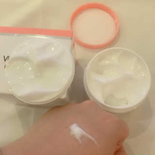 지고트 비타솔루션12 퍼밍 앰플 크림 100ml — 3.5점을 준 리뷰어가 2019년 7월 올린 사용 사진