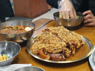 [동네맛집족발] 4개 족발 중 택1 — 4점을 준 리뷰어가 2019년 12월 올린 사용 사진