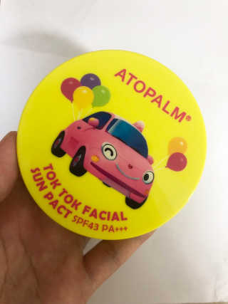 아토팜 톡톡 페이셜 선팩트 SPF43 PA+++ — 4점을 준 리뷰어가 2019년 6월 올린 사용 사진