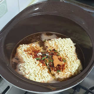 라면 그대로가 제일 맛있는 더엄마라면 — 5점을 준 리뷰어가 2019년 9월 올린 사용 사진