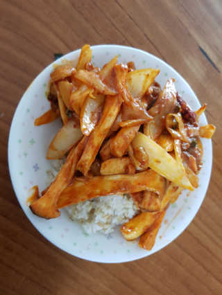 뜰아채유통 춘천닭갈비덮밥소스와 머쉬마루 버섯 — 4.33점을 준 리뷰어가 2018년 10월 올린 사용 사진