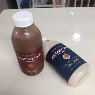 식사대용 아몬드밀크 어나더밀크 500ml X 2병 — 3.33점을 준 리뷰어가 2018년 10월 올린 사용 사진