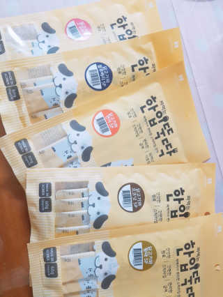 [펫토리아] 강아지,고양이겸용 짜먹는 한입뚝딱 — 5점을 준 리뷰어가 2019년 2월 올린 사용 사진