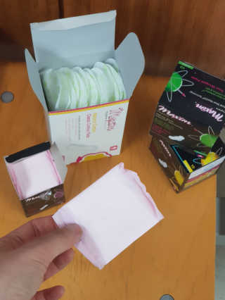 오플닷컴 맥심 하이진 안심생리대 패키지 — 4.83점을 준 리뷰어가 2018년 6월 올린 사용 사진